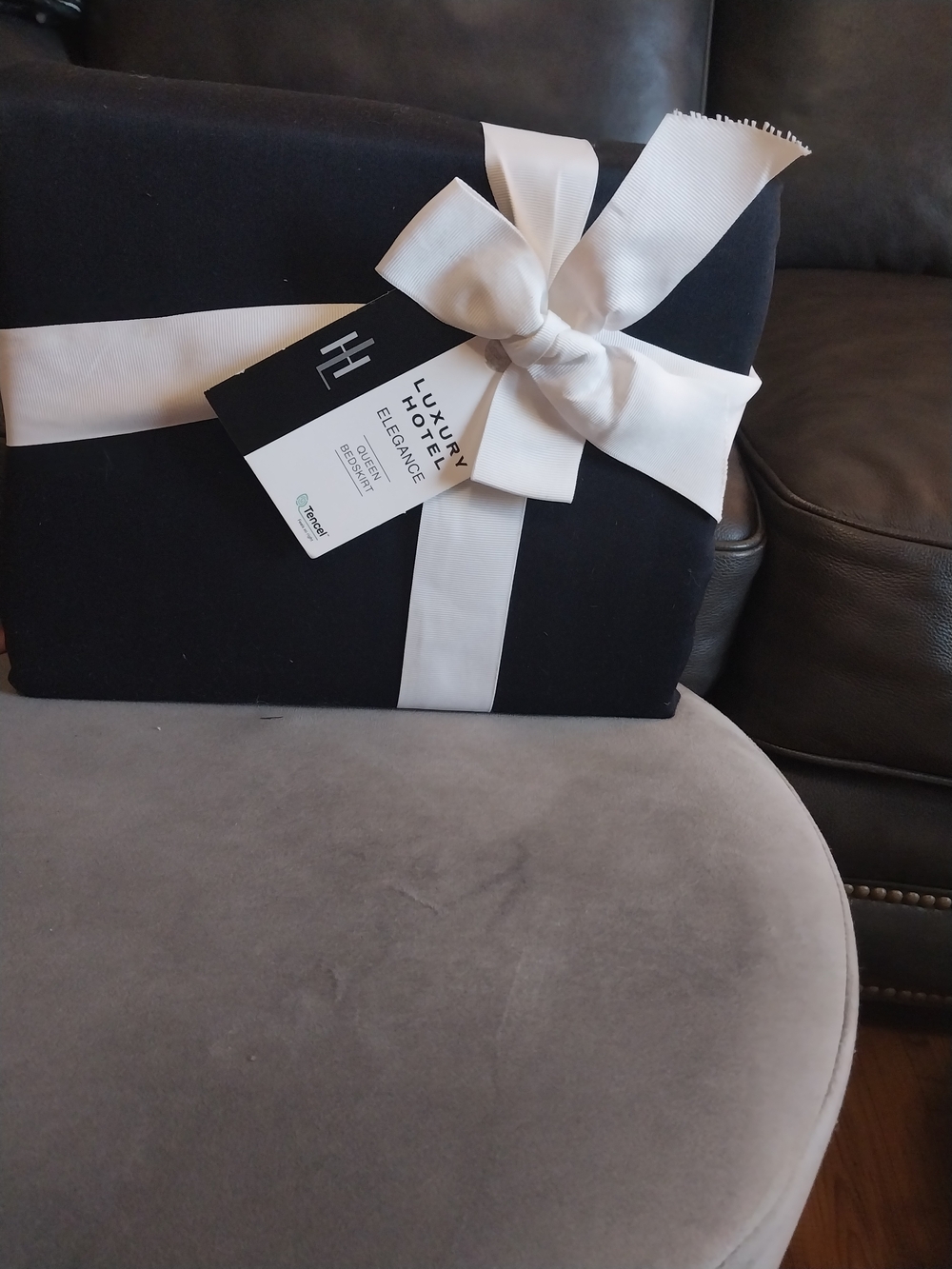 Luxury Hotel Elegance Black Gift Box with White Ribbon Bedskirt